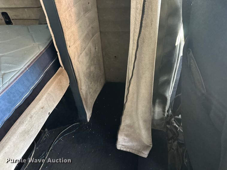 image for item EL0084 1999 Peterbilt 379 semi truck