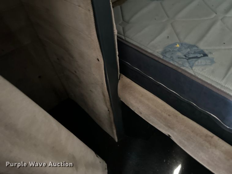 image for item EL0084 1999 Peterbilt 379 semi truck