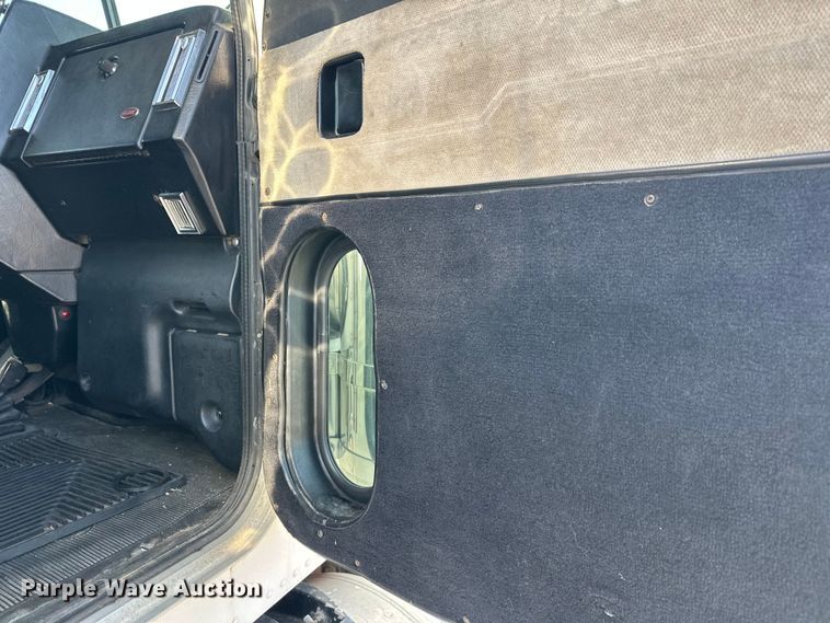 image for item EL0084 1999 Peterbilt 379 semi truck