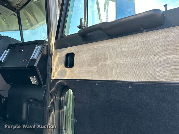 image for item EL0084 1999 Peterbilt 379 semi truck