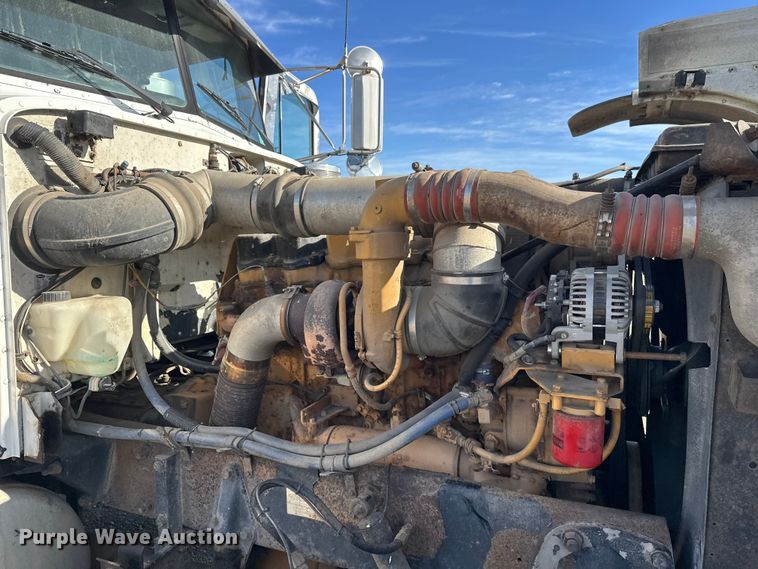 image for item EL0084 1999 Peterbilt 379 semi truck