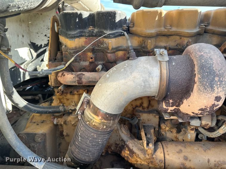 image for item EL0084 1999 Peterbilt 379 semi truck