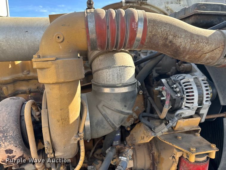 image for item EL0084 1999 Peterbilt 379 semi truck