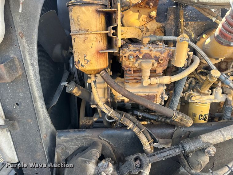 image for item EL0084 1999 Peterbilt 379 semi truck