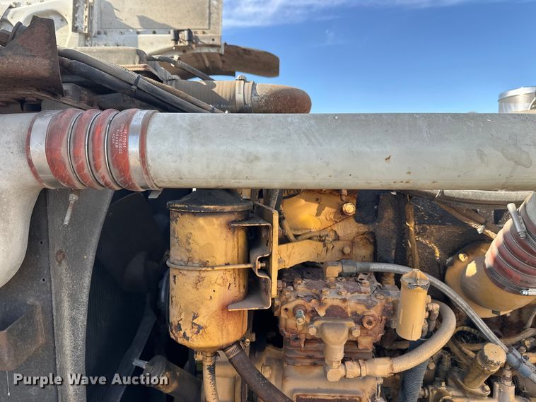 image for item EL0084 1999 Peterbilt 379 semi truck