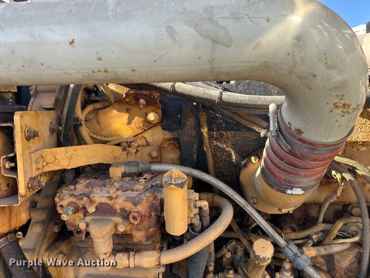 image for item EL0084 1999 Peterbilt 379 semi truck