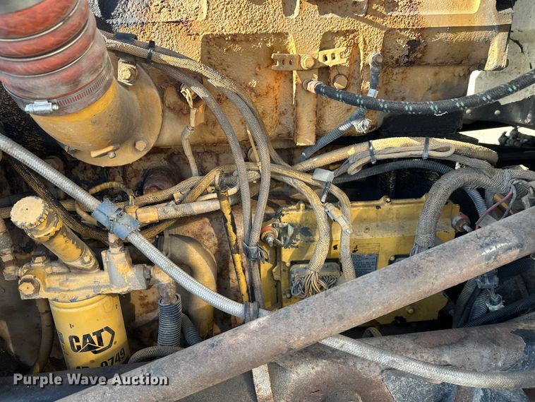 image for item EL0084 1999 Peterbilt 379 semi truck