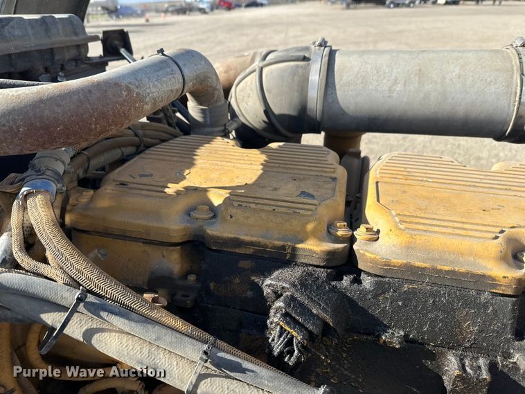 image for item EL0084 1999 Peterbilt 379 semi truck