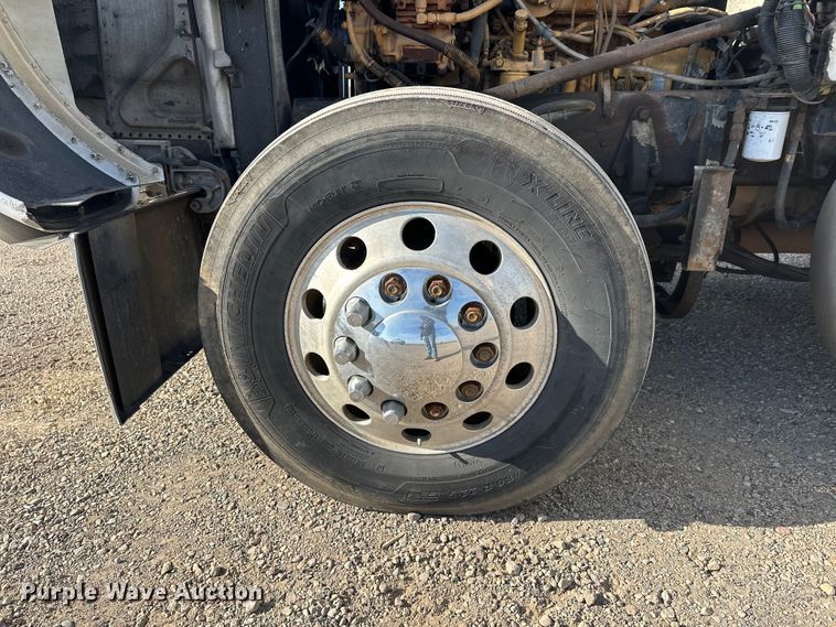 image for item EL0084 1999 Peterbilt 379 semi truck