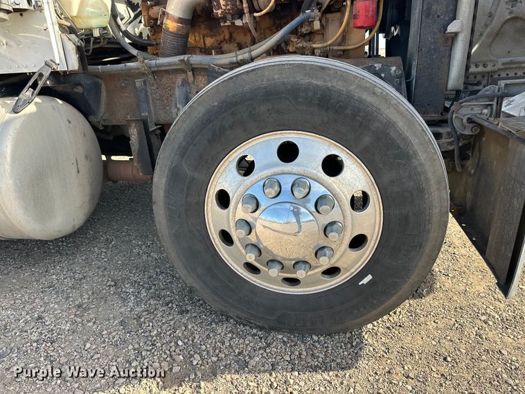 image for item EL0084 1999 Peterbilt 379 semi truck