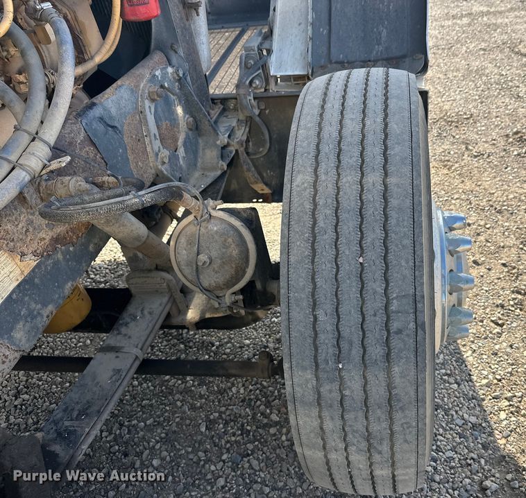 image for item EL0084 1999 Peterbilt 379 semi truck