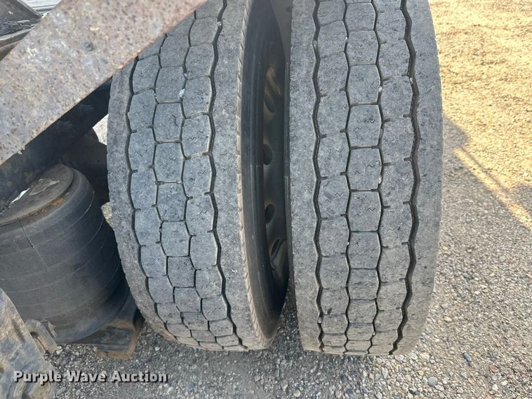 image for item EL0084 1999 Peterbilt 379 semi truck