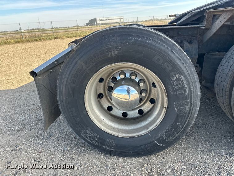 image for item EL0084 1999 Peterbilt 379 semi truck