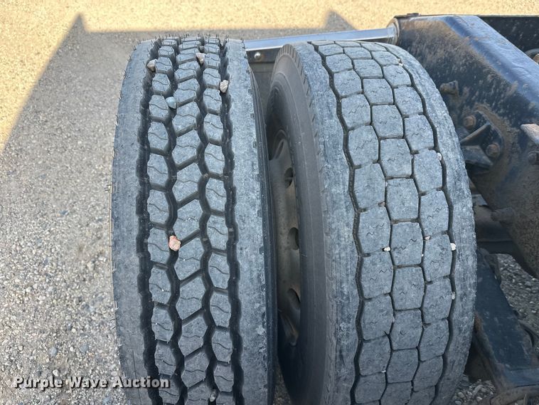 image for item EL0084 1999 Peterbilt 379 semi truck