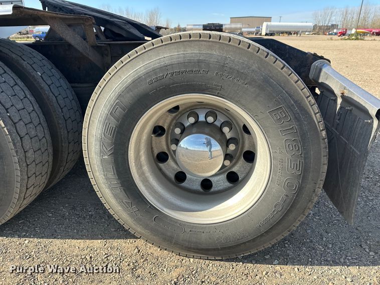 image for item EL0084 1999 Peterbilt 379 semi truck