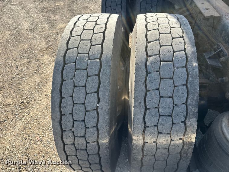 image for item EL0084 1999 Peterbilt 379 semi truck