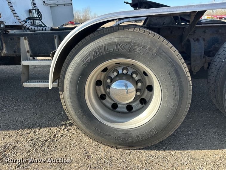 image for item EL0084 1999 Peterbilt 379 semi truck