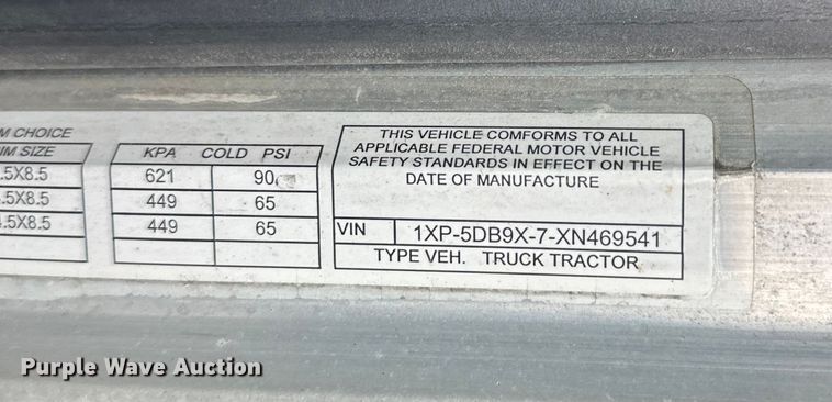 image for item EL0084 1999 Peterbilt 379 semi truck