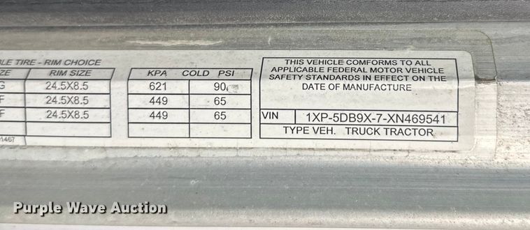 image for item EL0084 1999 Peterbilt 379 semi truck