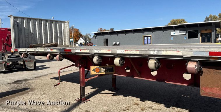 image for item EM2480 2002 Transcraft Corp TL80K flatbed trailer