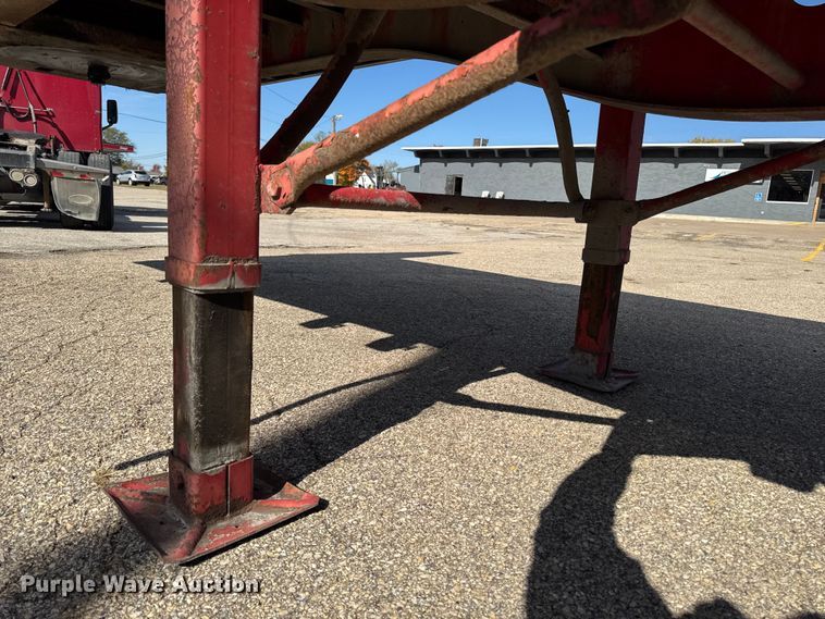 image for item EM2480 2002 Transcraft Corp TL80K flatbed trailer