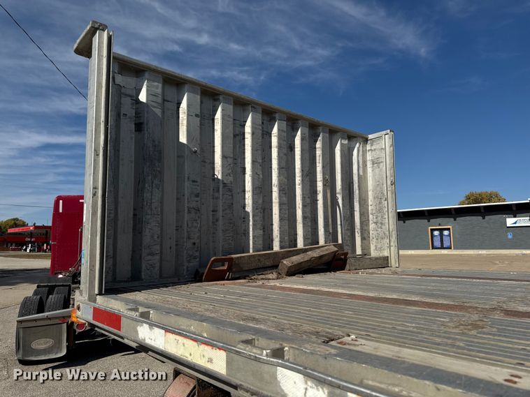 image for item EM2480 2002 Transcraft Corp TL80K flatbed trailer