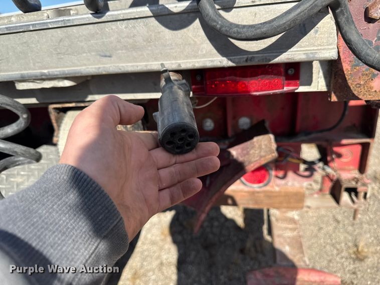 image for item EM2480 2002 Transcraft Corp TL80K flatbed trailer