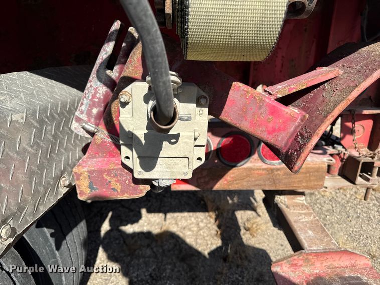 image for item EM2480 2002 Transcraft Corp TL80K flatbed trailer