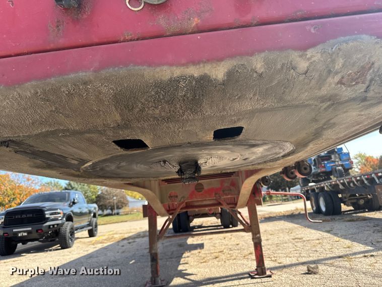 image for item EM2480 2002 Transcraft Corp TL80K flatbed trailer