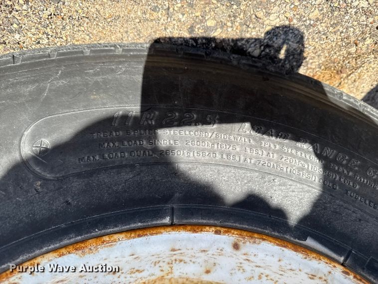 image for item EM2480 2002 Transcraft Corp TL80K flatbed trailer