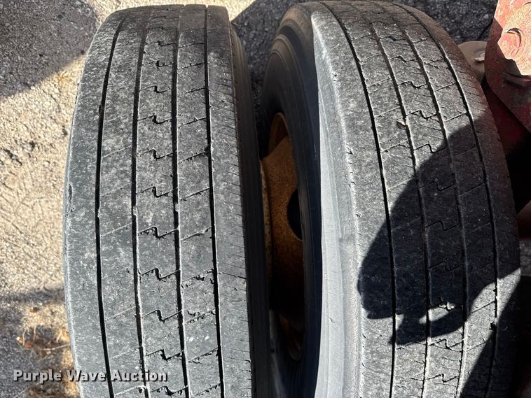 image for item EM2480 2002 Transcraft Corp TL80K flatbed trailer