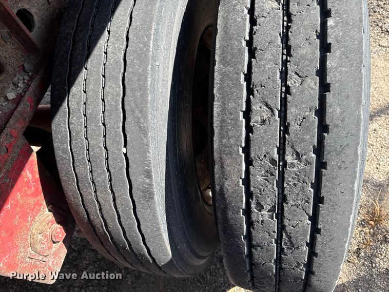 image for item EM2480 2002 Transcraft Corp TL80K flatbed trailer