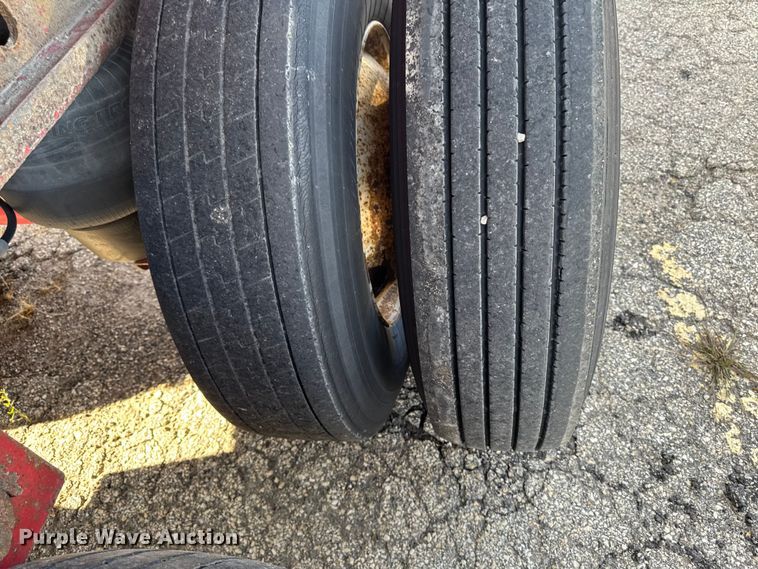 image for item EM2480 2002 Transcraft Corp TL80K flatbed trailer