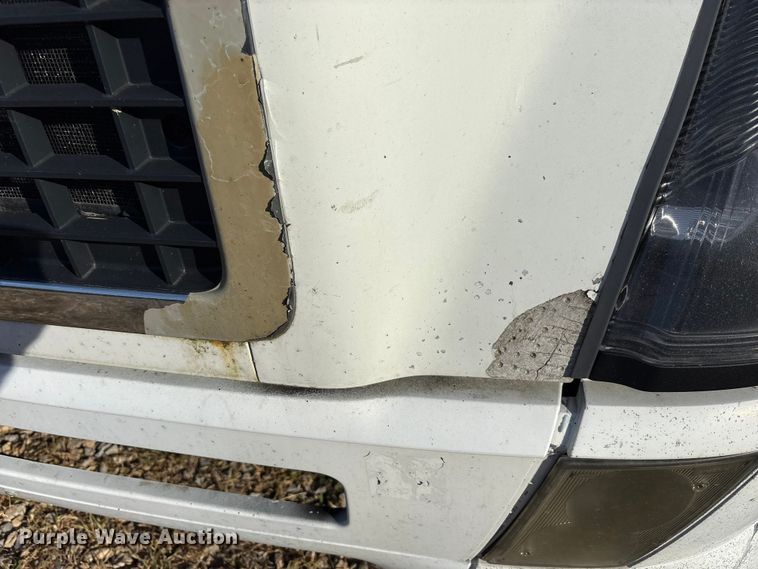 image for item EM6132 2015 Volvo VNL semi truck