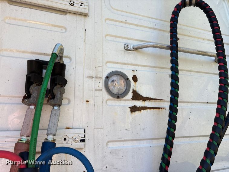 image for item EM6132 2015 Volvo VNL semi truck