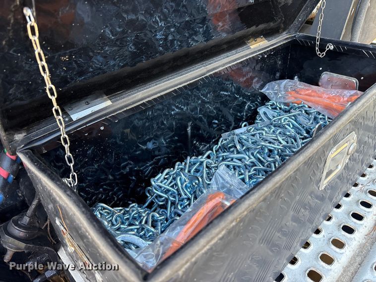 image for item EM6132 2015 Volvo VNL semi truck