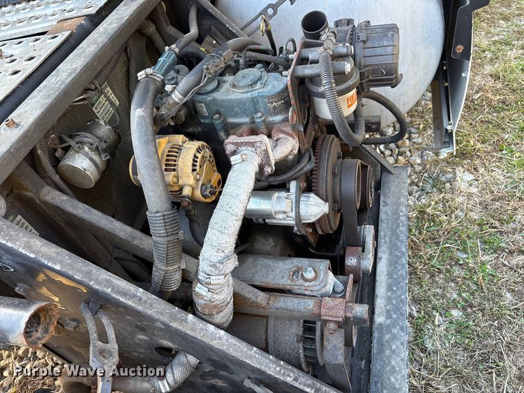 image for item EM6132 2015 Volvo VNL semi truck