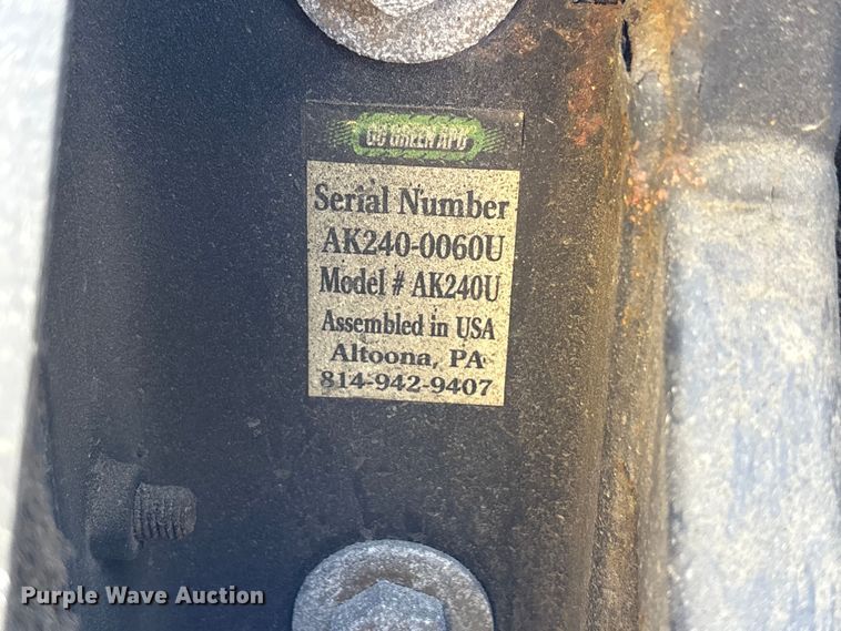 image for item EM6132 2015 Volvo VNL semi truck