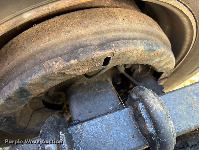 image for item EM6132 2015 Volvo VNL semi truck