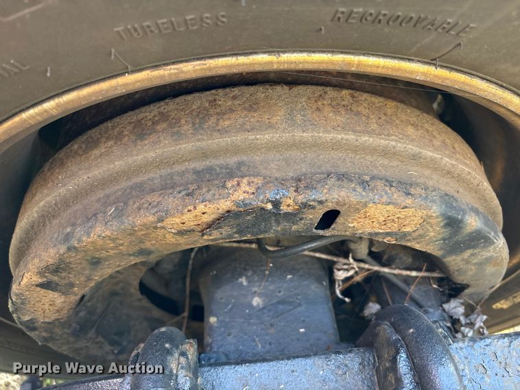 image for item EM6132 2015 Volvo VNL semi truck