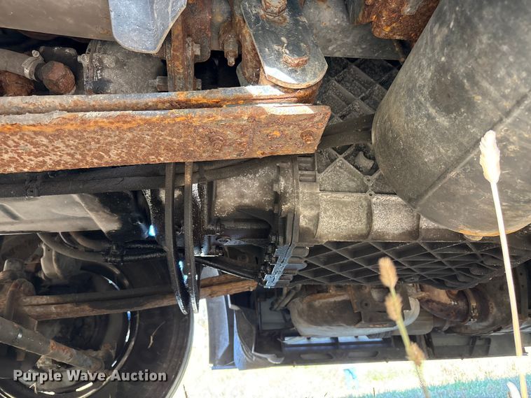 image for item EM6132 2015 Volvo VNL semi truck