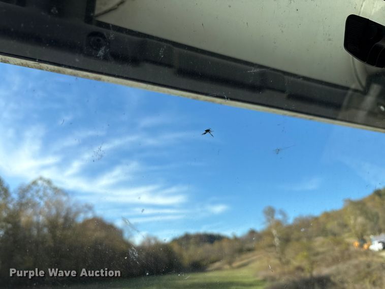 image for item EM6132 2015 Volvo VNL semi truck