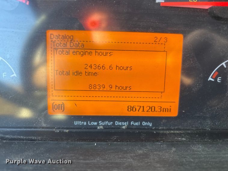 image for item EM6132 2015 Volvo VNL semi truck