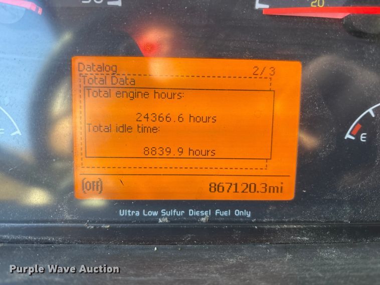 image for item EM6132 2015 Volvo VNL semi truck