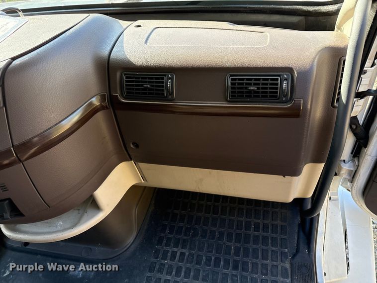 image for item EM6132 2015 Volvo VNL semi truck