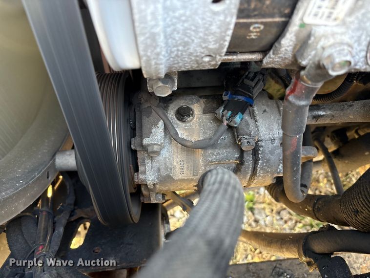 image for item EM6132 2015 Volvo VNL semi truck