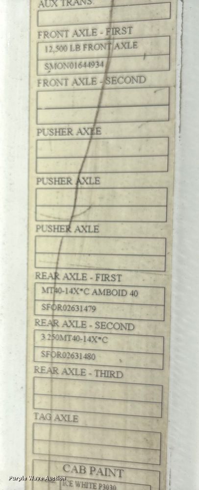 image for item EM6132 2015 Volvo VNL semi truck