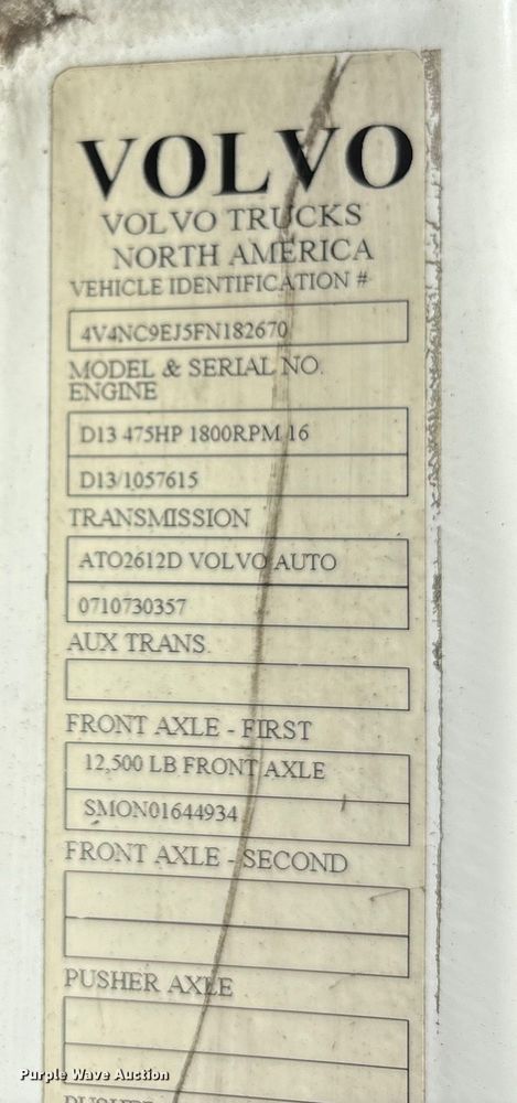 image for item EM6132 2015 Volvo VNL semi truck