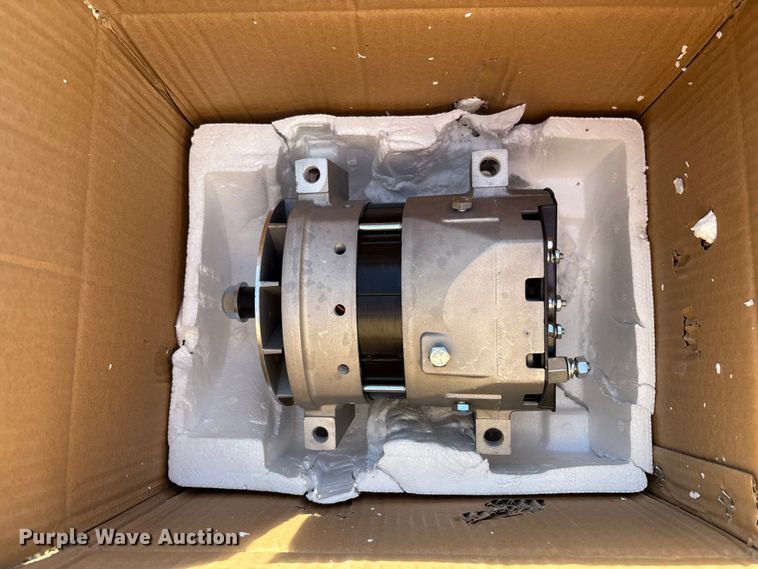 image for item EM6132 2015 Volvo VNL semi truck