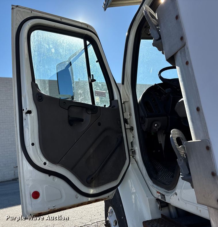 image for item EM6137 2018 Freightliner Business Class M2 refrigerated truck